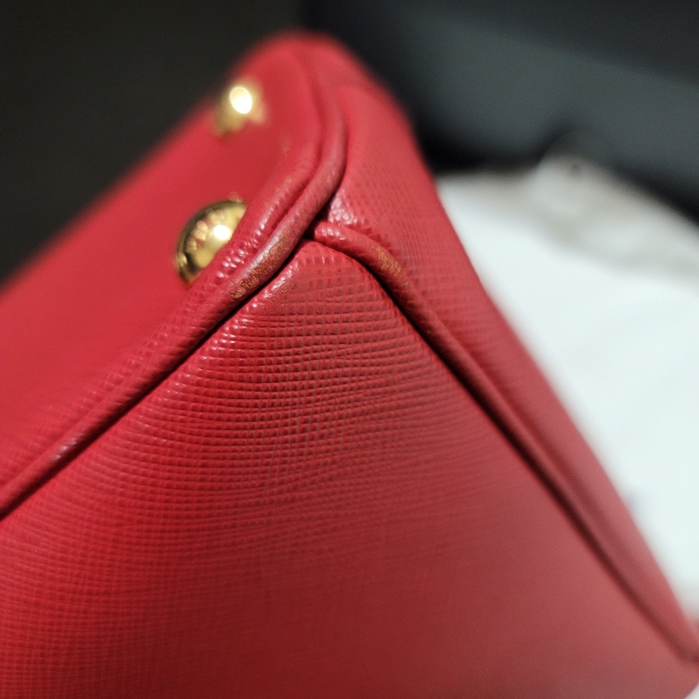 🌟Host Pick🌟Prada iconic Galleria Saffiano Leather Small Bag - Picture 5 of 16